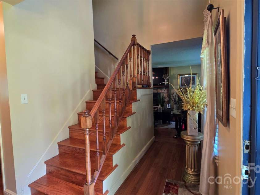 2715 Shandon Road, Rock Hill, SC 29730.  MLS# CAR4297172, YatesRealty ID 1358. Entry FoyerFoyer with Vaulted Ceiling to 2nd story
