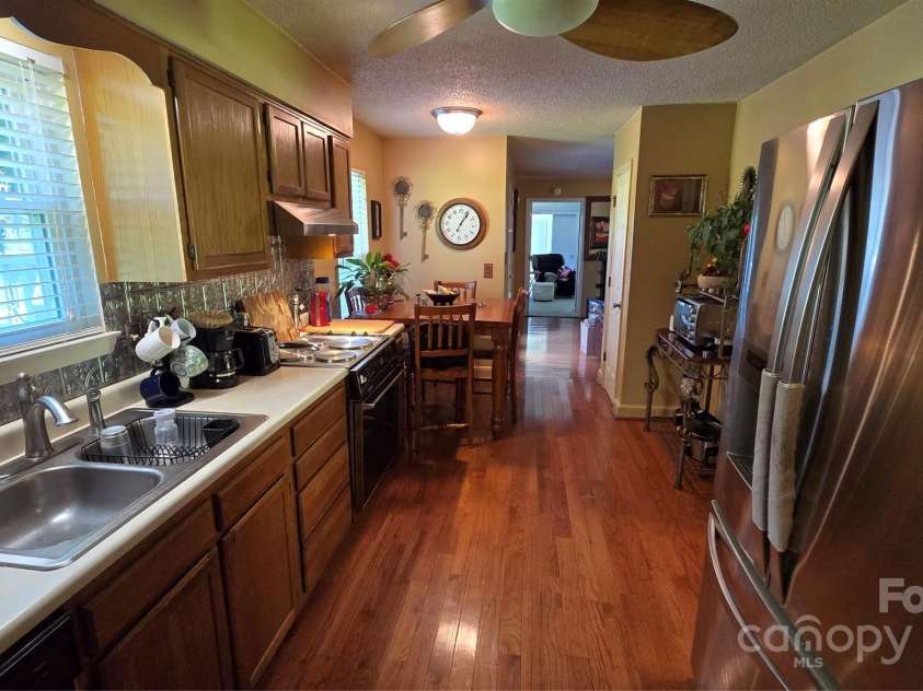 2715 Shandon Road, Rock Hill, SC 29730.  MLS# CAR4297172, YatesRealty ID 1358. Kitchen 