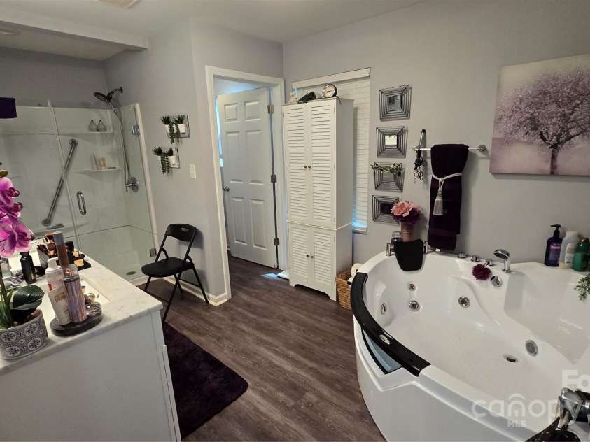 2715 Shandon Road, Rock Hill, SC 29730.  MLS# CAR4297172, YatesRealty ID 1358. Primary Bathroom Suite with Jetted Tub