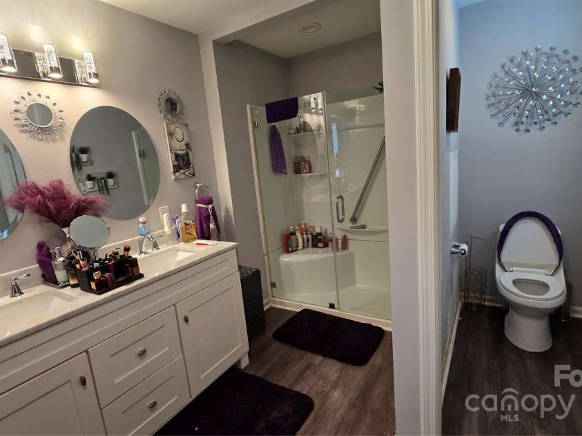2715 Shandon Road, Rock Hill, SC 29730.  MLS# CAR4297172, YatesRealty ID 1358. Walk-in Shower 