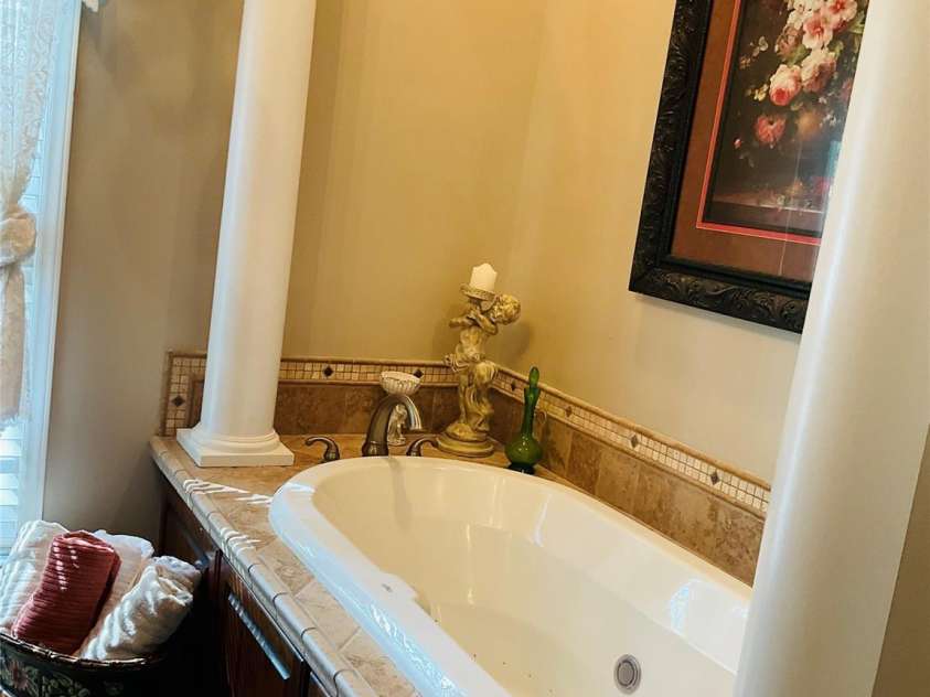 701 Whippoorwill Lane, Concord, NC 28025.  MLS# CAR4188719, YatesRealty ID 1358. Primary Bathroom Tub Whirpool/jets