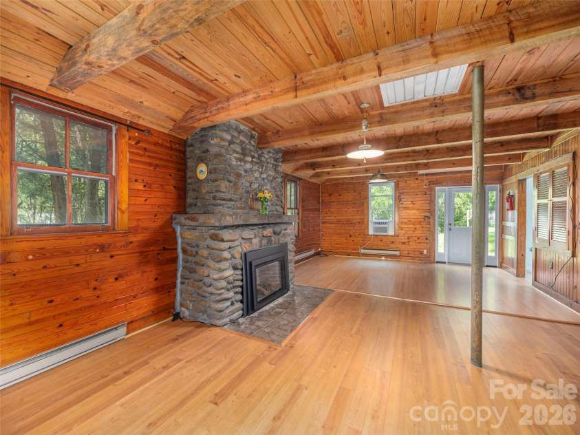 10 Beaverdam Knoll Road, Asheville, NC 28804.  MLS# CAR4297568, YatesRealty ID 13582. 