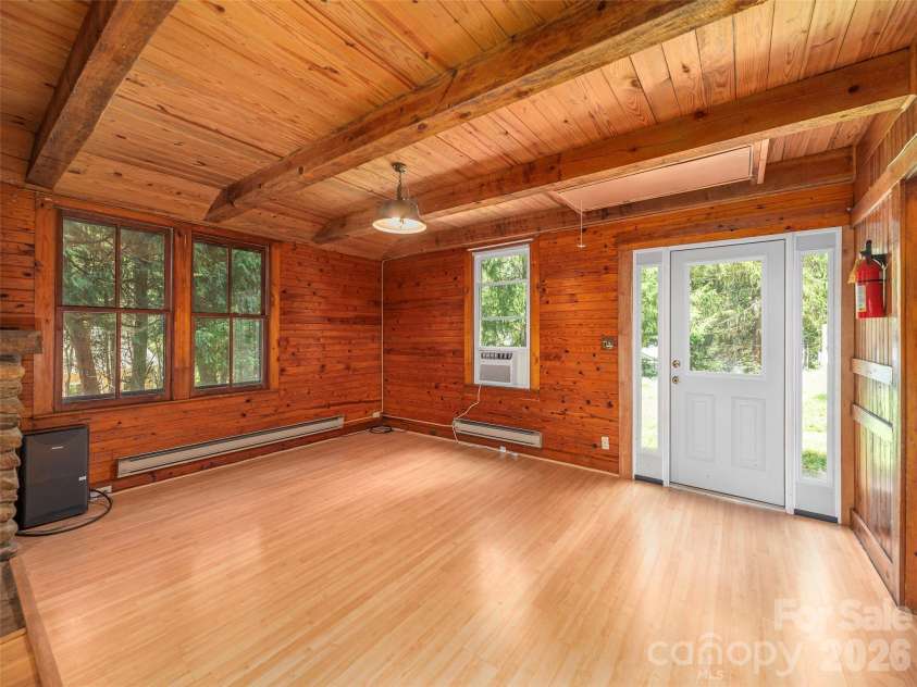10 Beaverdam Knoll Road, Asheville, NC 28804.  MLS# CAR4297568, YatesRealty ID 13582. 