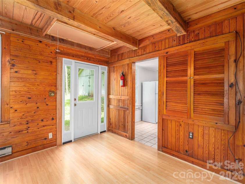 10 Beaverdam Knoll Road, Asheville, NC 28804.  MLS# CAR4297568, YatesRealty ID 13582. 