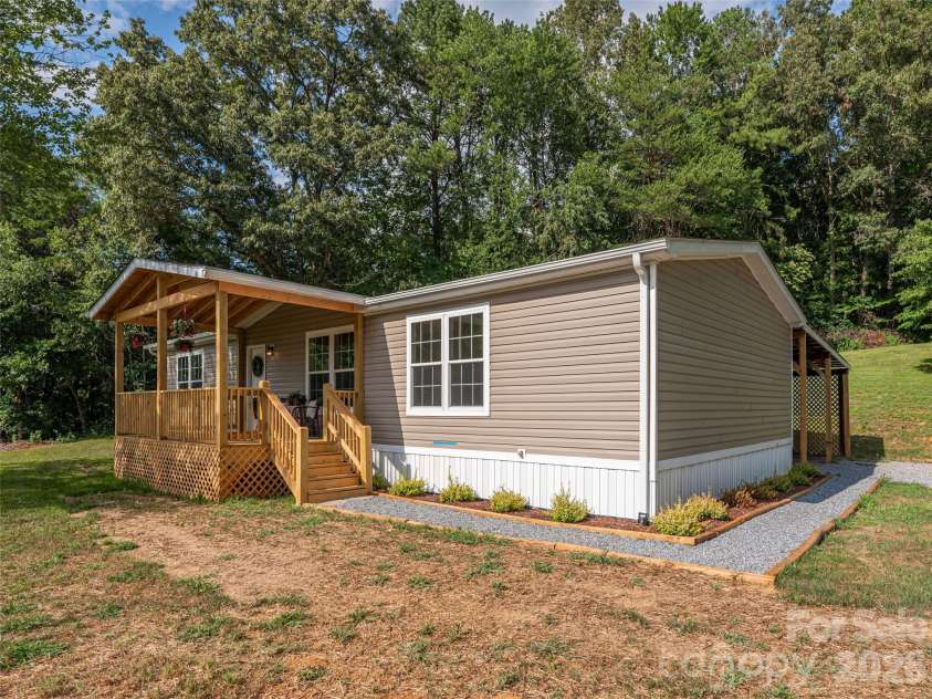 15 Joe Davis Road, Sylva, NC 28779.  MLS# CAR4327094, YatesRealty ID 13583. 