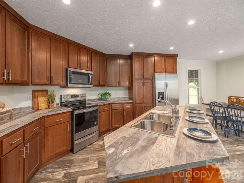 15 Joe Davis Road, Sylva, NC 28779.  MLS# CAR4327094, YatesRealty ID 13583. 