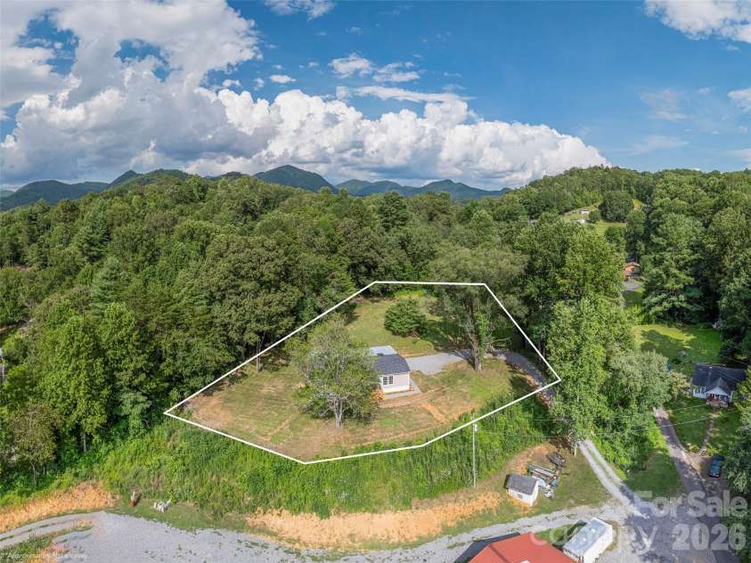 15 Joe Davis Road, Sylva, NC 28779.  MLS# CAR4327094, YatesRealty ID 13583. 