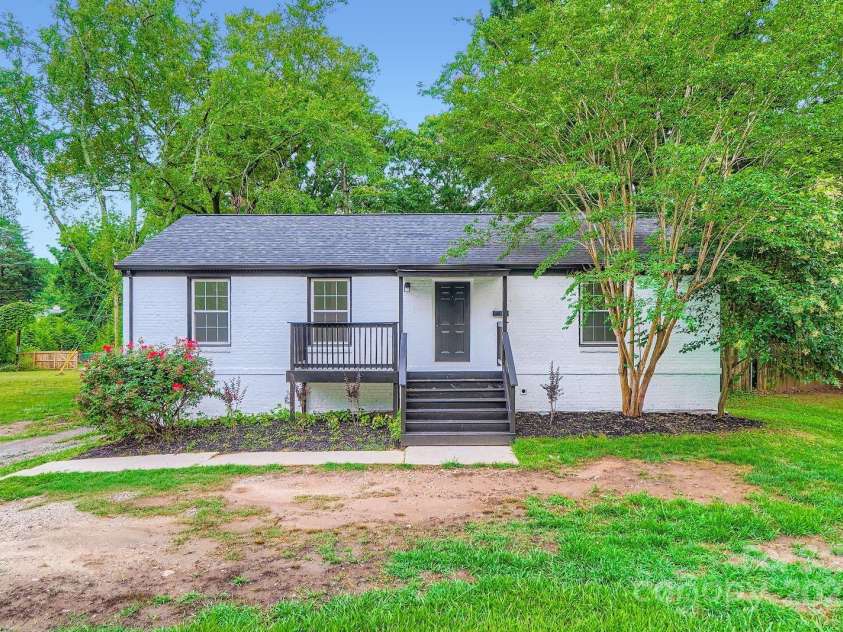 1224 Woodlawn Road, Charlotte, NC 28209.  MLS# CAR4272840, YatesRealty ID 13584. 