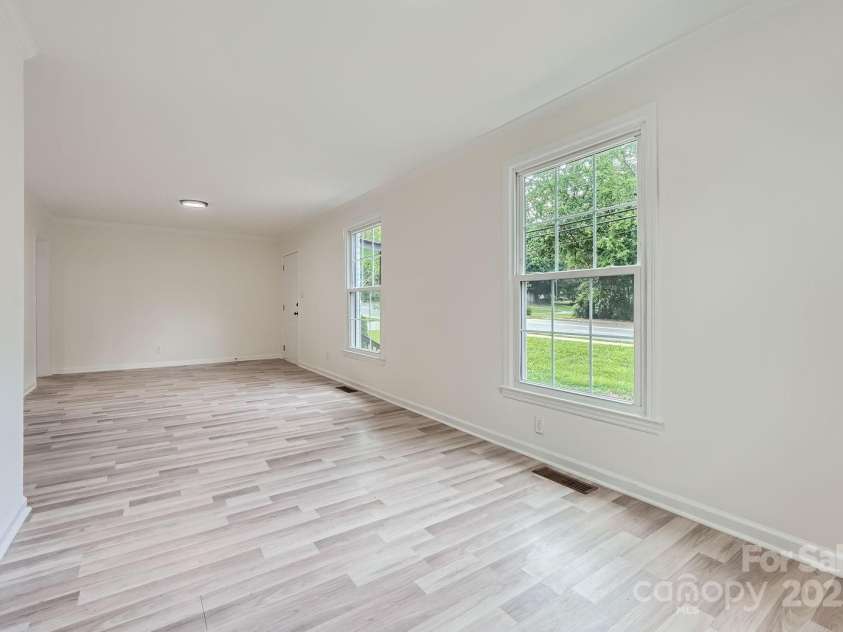 1224 Woodlawn Road, Charlotte, NC 28209.  MLS# CAR4272840, YatesRealty ID 13584. 