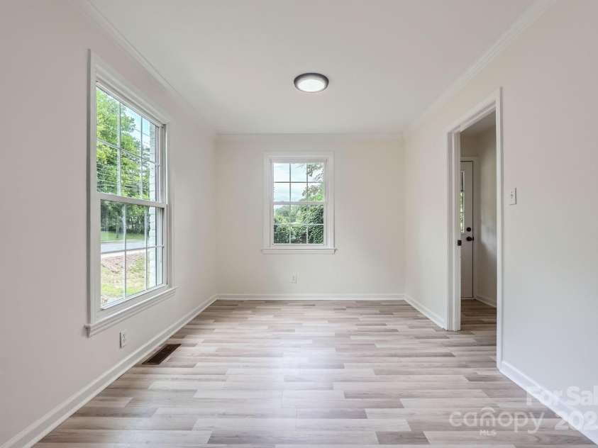 1224 Woodlawn Road, Charlotte, NC 28209.  MLS# CAR4272840, YatesRealty ID 13584. 