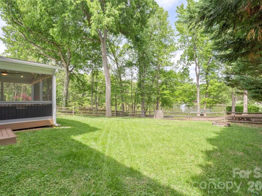 7627 Annbick Lane, Charlotte, NC 28269.  MLS# CAR4361256, YatesRealty ID 13585. 