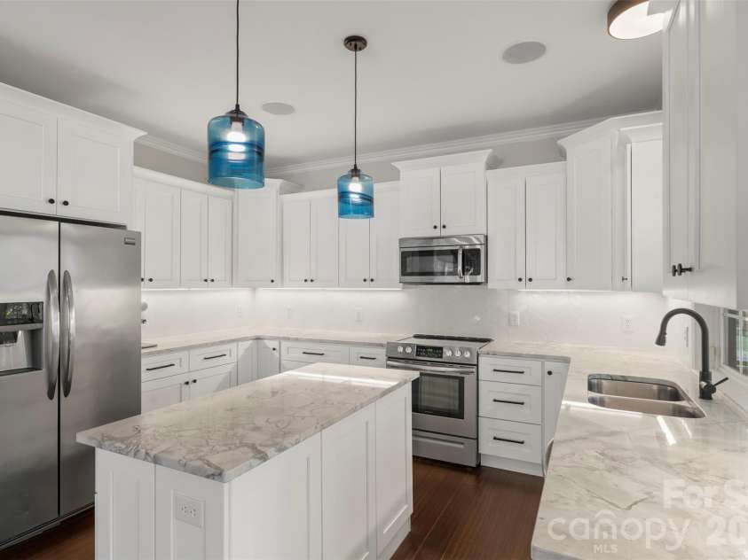 7627 Annbick Lane, Charlotte, NC 28269.  MLS# CAR4361256, YatesRealty ID 13585. 