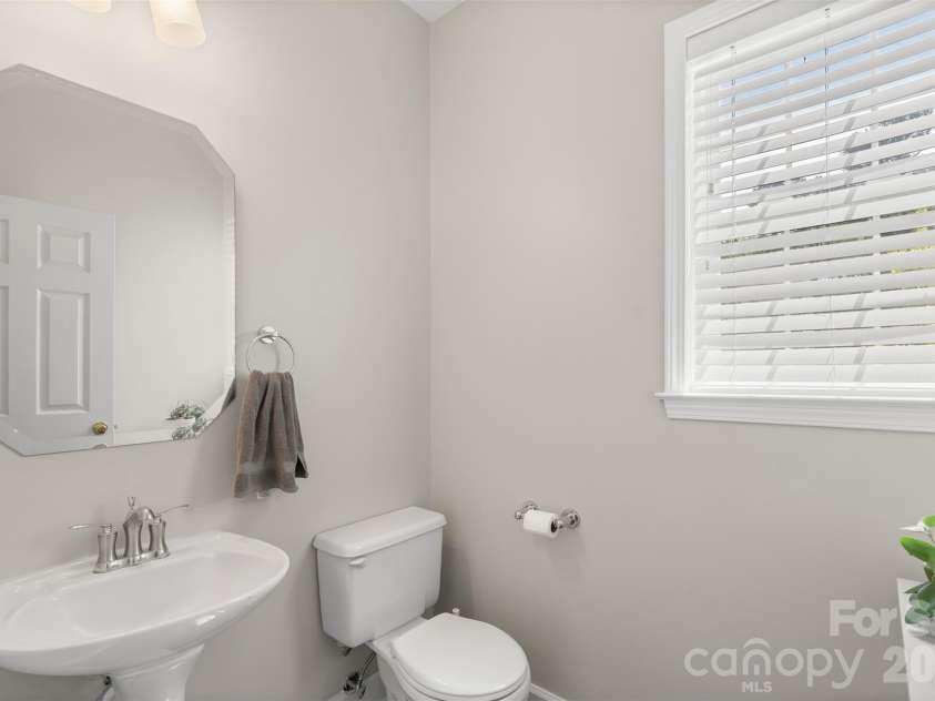 7627 Annbick Lane, Charlotte, NC 28269.  MLS# CAR4361256, YatesRealty ID 13585. 