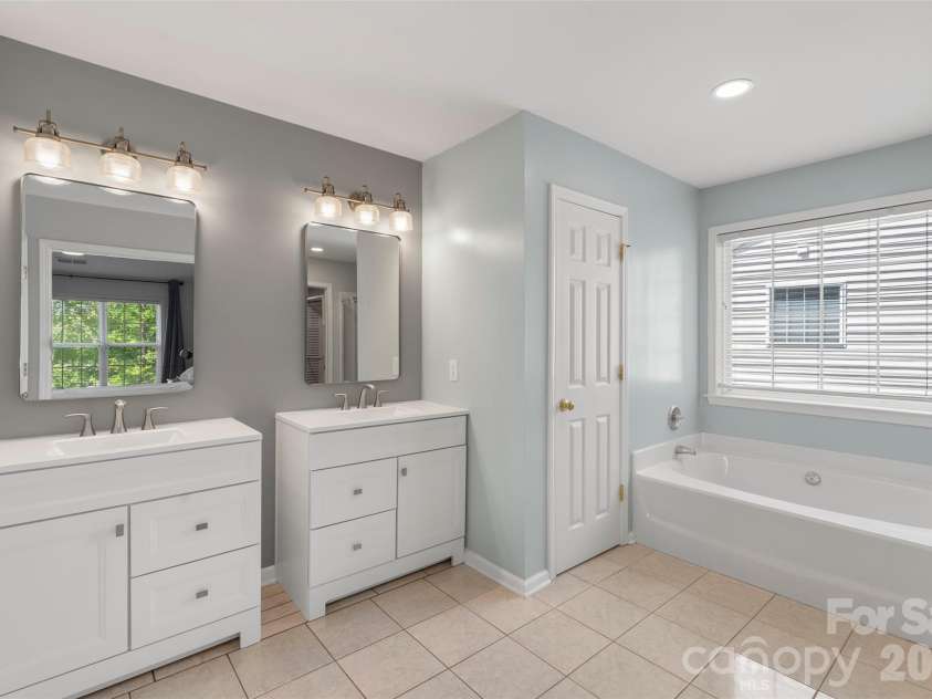 7627 Annbick Lane, Charlotte, NC 28269.  MLS# CAR4361256, YatesRealty ID 13585. 
