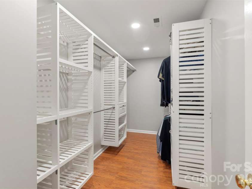 7627 Annbick Lane, Charlotte, NC 28269.  MLS# CAR4361256, YatesRealty ID 13585. 