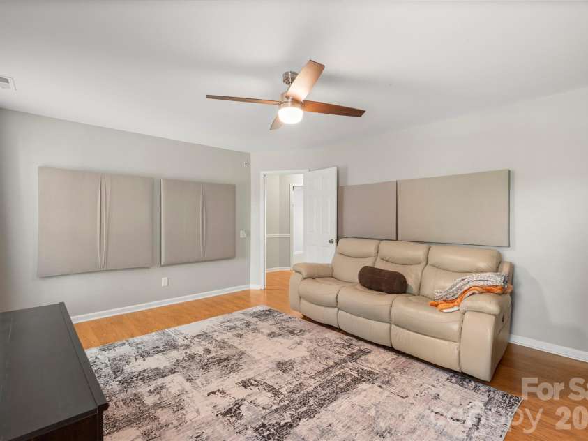 7627 Annbick Lane, Charlotte, NC 28269.  MLS# CAR4361256, YatesRealty ID 13585. 