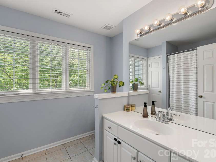 7627 Annbick Lane, Charlotte, NC 28269.  MLS# CAR4361256, YatesRealty ID 13585. 