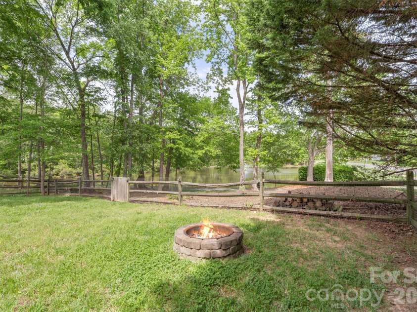 7627 Annbick Lane, Charlotte, NC 28269.  MLS# CAR4361256, YatesRealty ID 13585. 