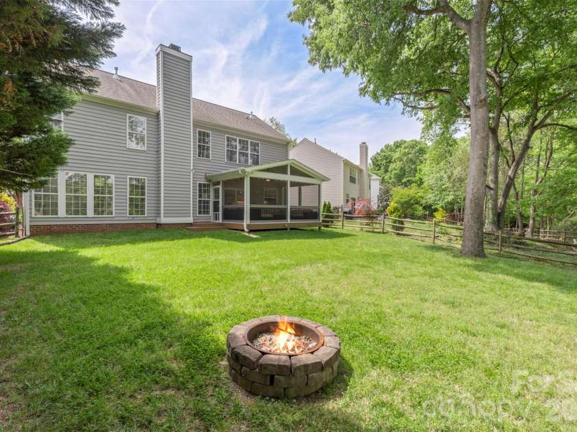 7627 Annbick Lane, Charlotte, NC 28269.  MLS# CAR4361256, YatesRealty ID 13585. 
