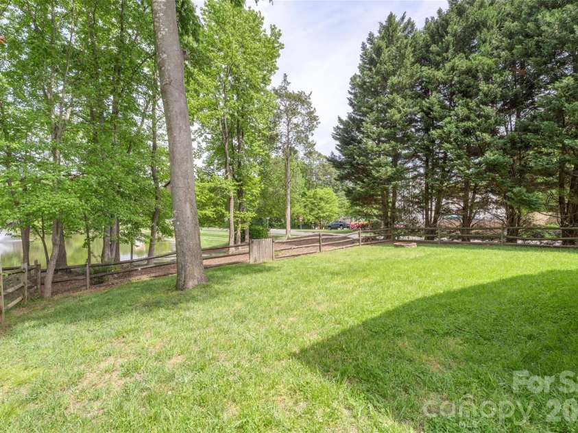 7627 Annbick Lane, Charlotte, NC 28269.  MLS# CAR4361256, YatesRealty ID 13585. 