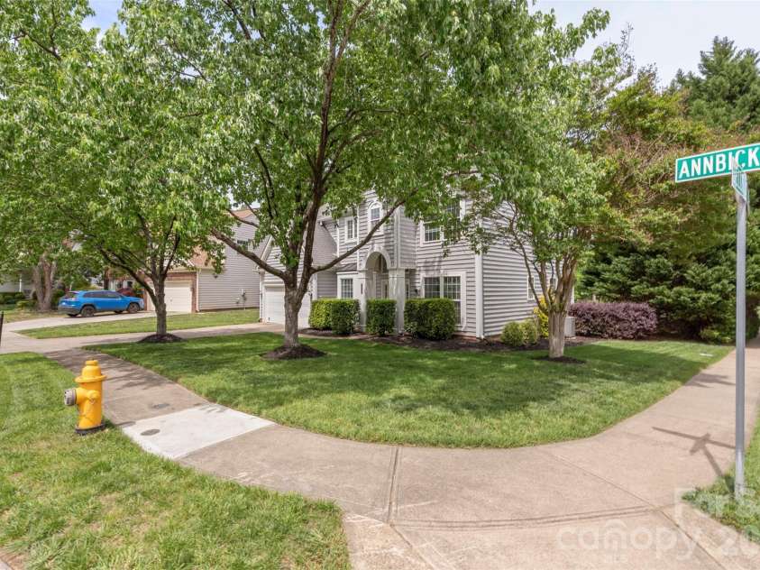 7627 Annbick Lane, Charlotte, NC 28269.  MLS# CAR4361256, YatesRealty ID 13585. 