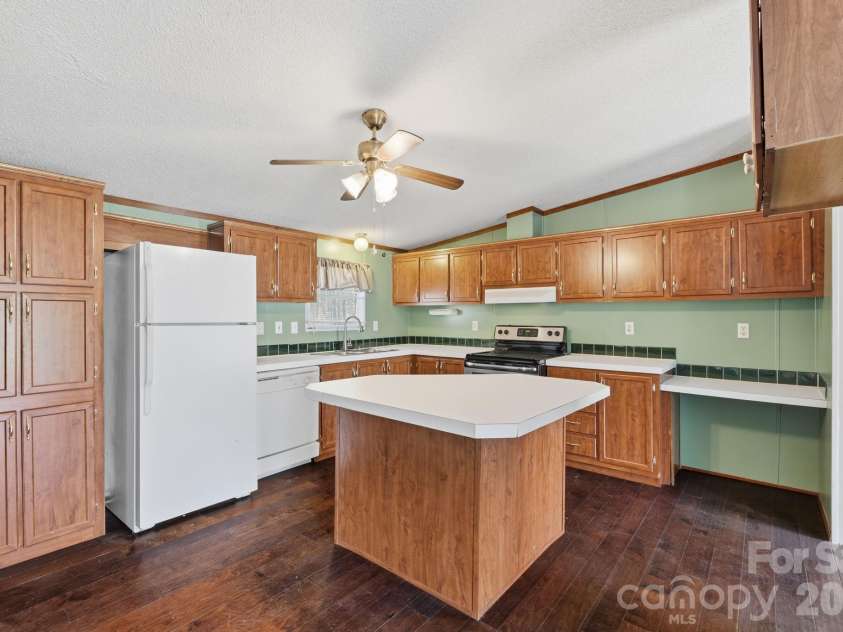 4830 Verde View Drive, Gastonia, NC 28056.  MLS# CAR4362938, YatesRealty ID 13587. 