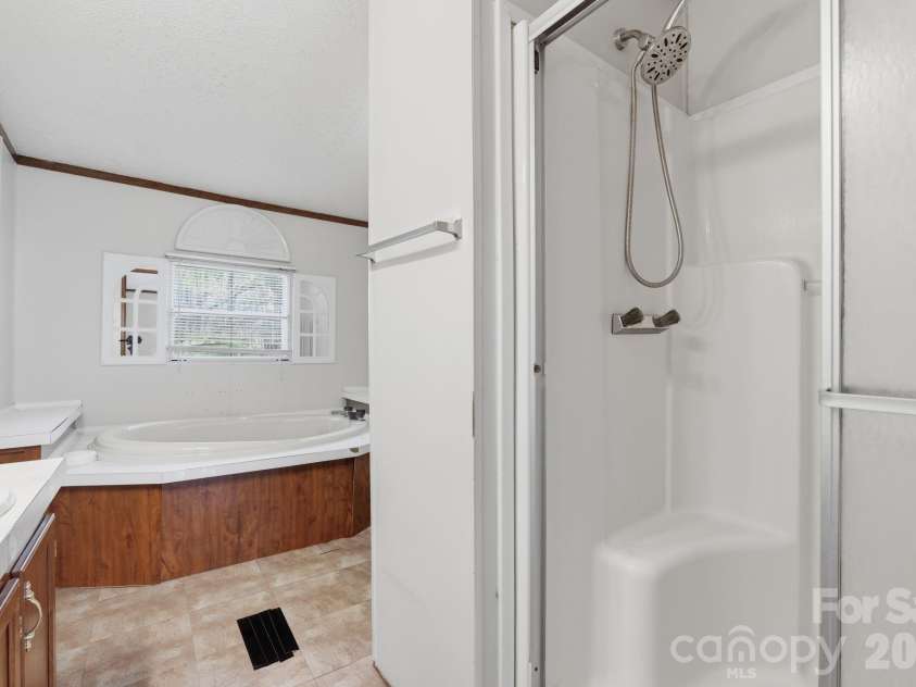 4830 Verde View Drive, Gastonia, NC 28056.  MLS# CAR4362938, YatesRealty ID 13587. 