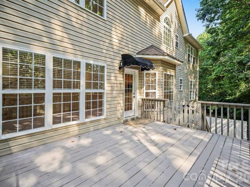 214 Harbor Landing Drive, Mooresville, NC 28117.  MLS# CAR4326069, YatesRealty ID 13588. Back Top Deck