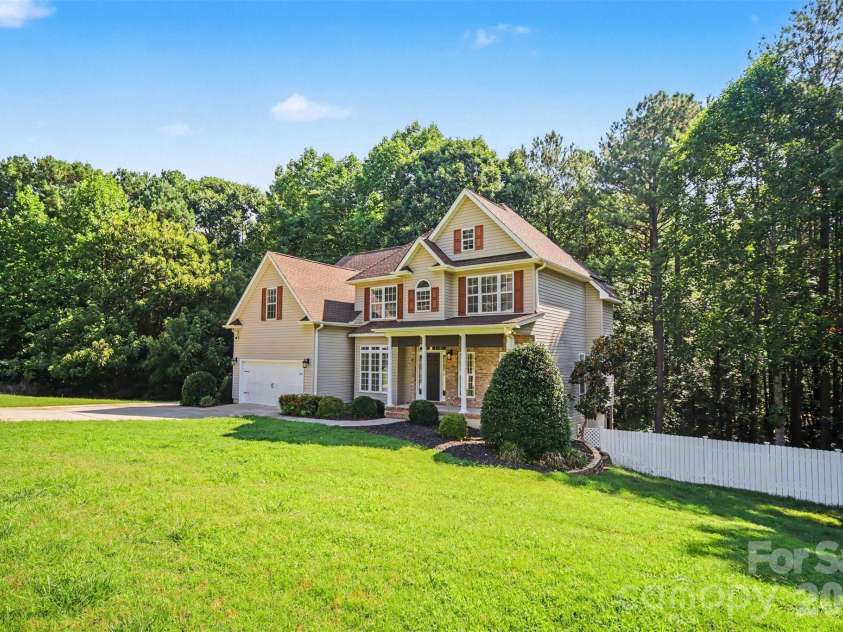 214 Harbor Landing Drive, Mooresville, NC 28117.  MLS# CAR4326069, YatesRealty ID 13588. Front Exterior
