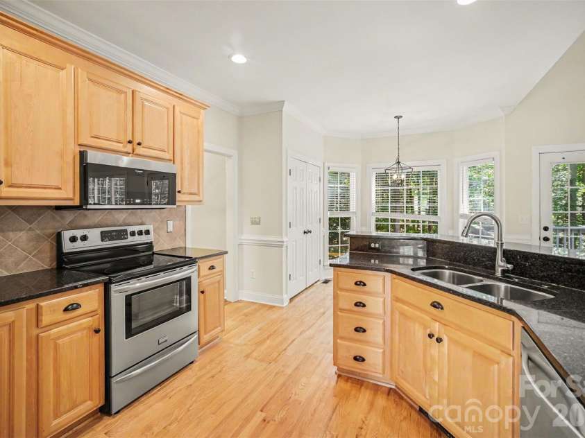 214 Harbor Landing Drive, Mooresville, NC 28117.  MLS# CAR4326069, YatesRealty ID 13588. Kitchen