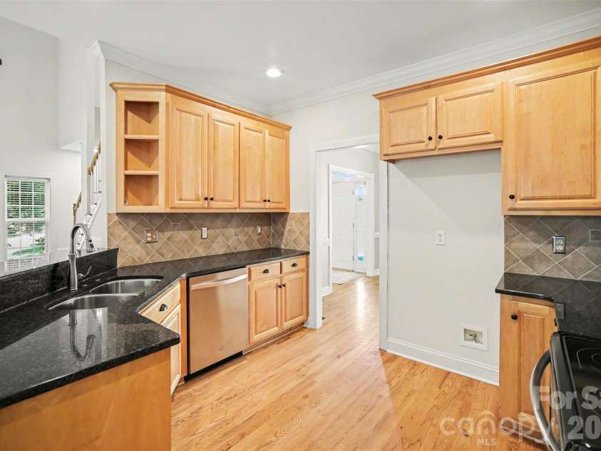 214 Harbor Landing Drive, Mooresville, NC 28117.  MLS# CAR4326069, YatesRealty ID 13588. Kitchen