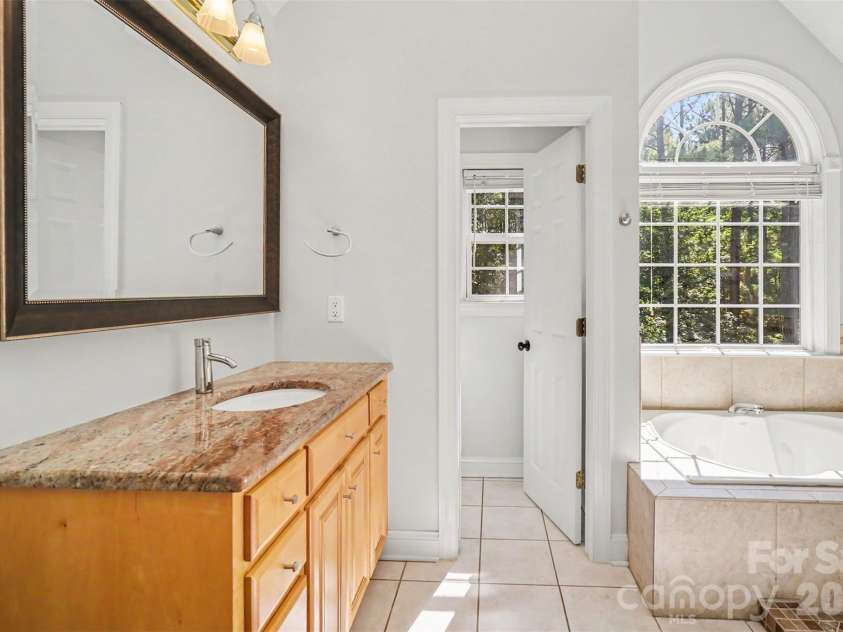 214 Harbor Landing Drive, Mooresville, NC 28117.  MLS# CAR4326069, YatesRealty ID 13588. Primary Bath