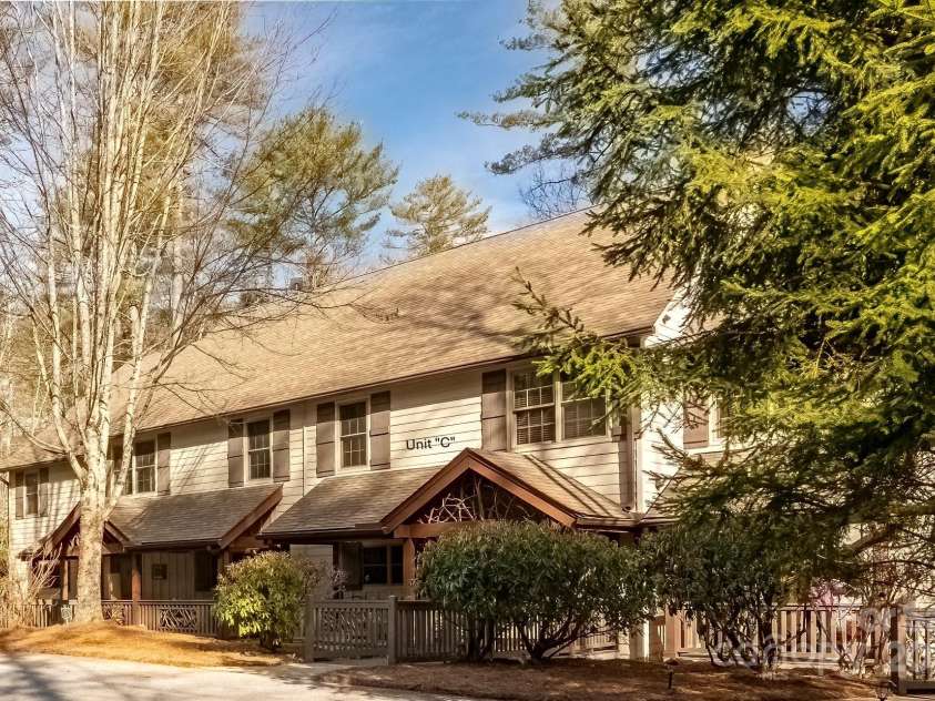 620 Sapphire Valley Road, Cashiers, NC 28717.  MLS# CAR4329121, YatesRealty ID 1359. Being here in Hampton Glen is like living in the woods with a few close neighbors / friends, yet being so close to everything you would need to be very comfortable. Horsepasture River runs right behind the building!