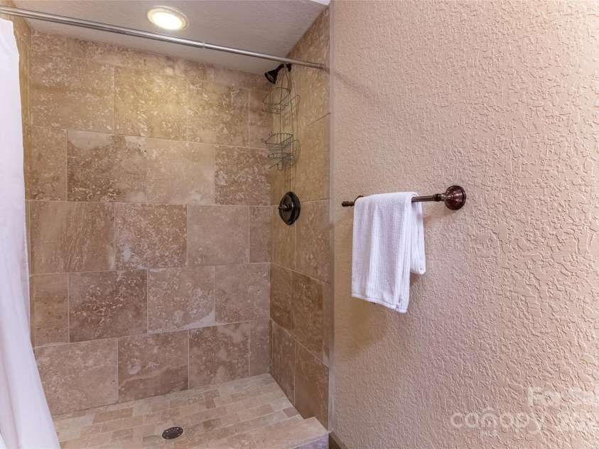 620 Sapphire Valley Road, Cashiers, NC 28717.  MLS# CAR4329121, YatesRealty ID 1359. Bonus En-Suite #3 bathroom at the top of the stairs from the main floor.