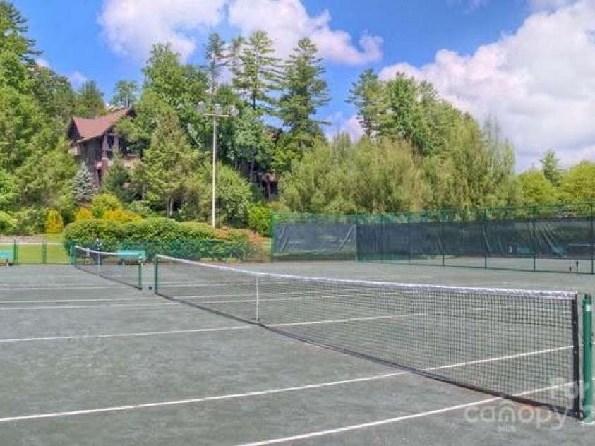 620 Sapphire Valley Road, Cashiers, NC 28717.  MLS# CAR4329121, YatesRealty ID 1359. SVMA Amenities include its tennis and raquet facilities to play all your favorite games!