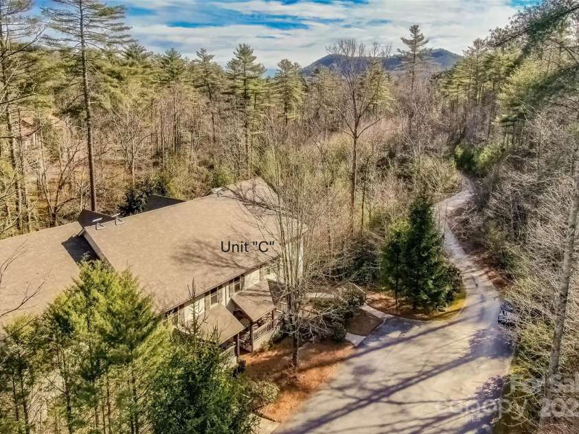 620 Sapphire Valley Road, Cashiers, NC 28717.  MLS# CAR4329121, YatesRealty ID 1359. The Hampton 6 building has 4 units. Unit 