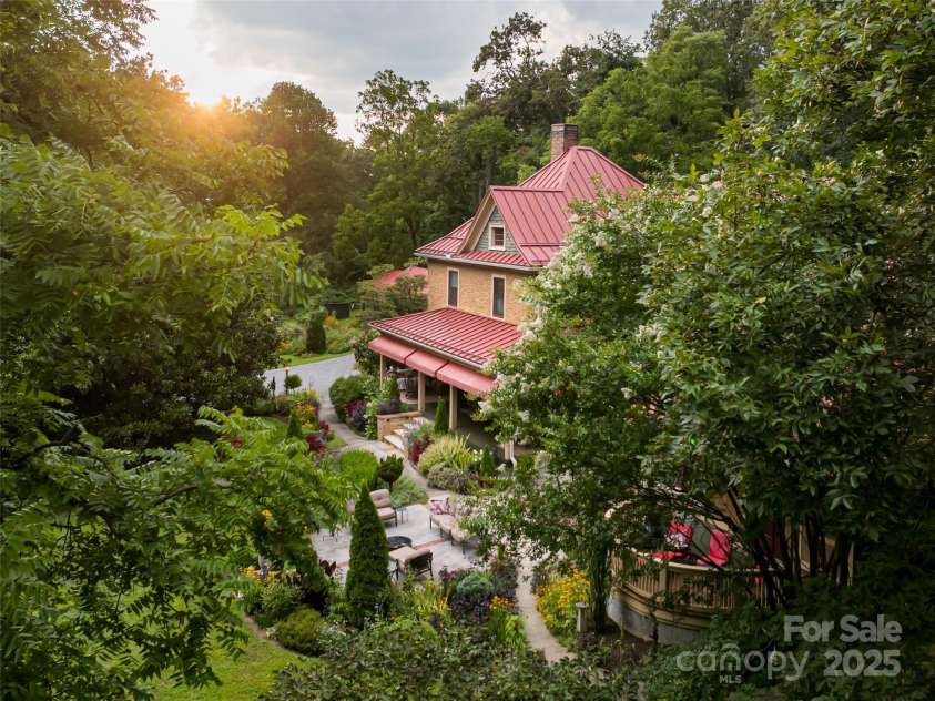 9 West Street Extension, Asheville, NC 28801.  MLS# CAR4299248, YatesRealty ID 13591. 