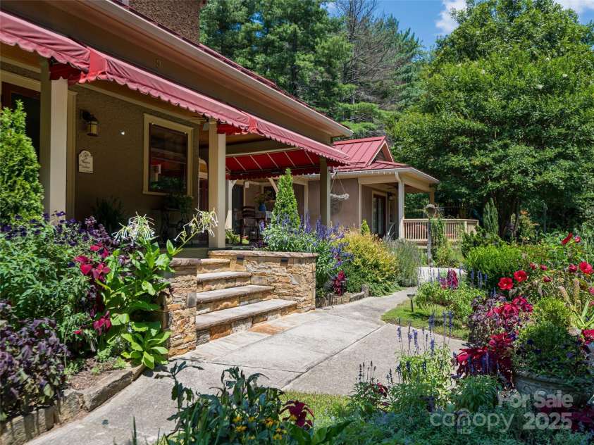 9 West Street Extension, Asheville, NC 28801.  MLS# CAR4299248, YatesRealty ID 13591. Lushly Landscaped Walkway to Entrance