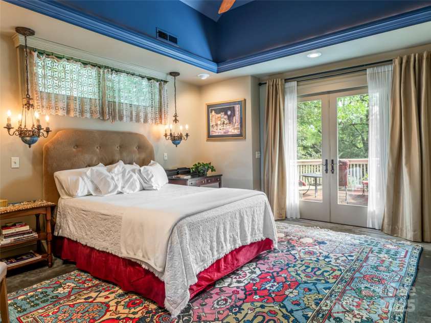 9 West Street Extension, Asheville, NC 28801.  MLS# CAR4299248, YatesRealty ID 13591. MAIN LEVEL -- HOME STAY PERMITTED UNIT