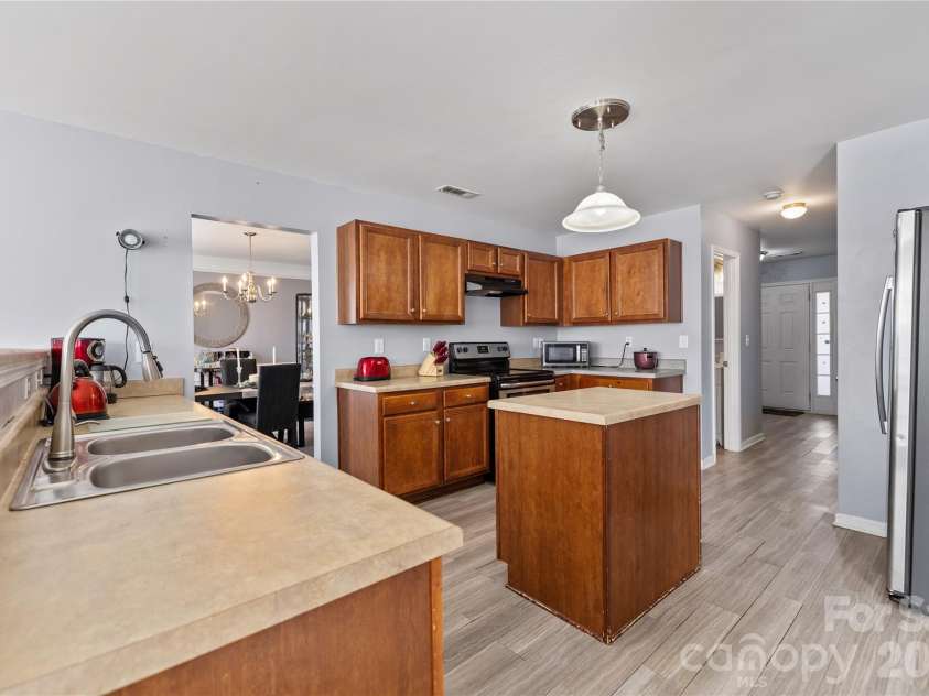 4017 Brookchase Boulevard, Fort Mill, SC 29707.  MLS# CAR4352242, YatesRealty ID 13592. 