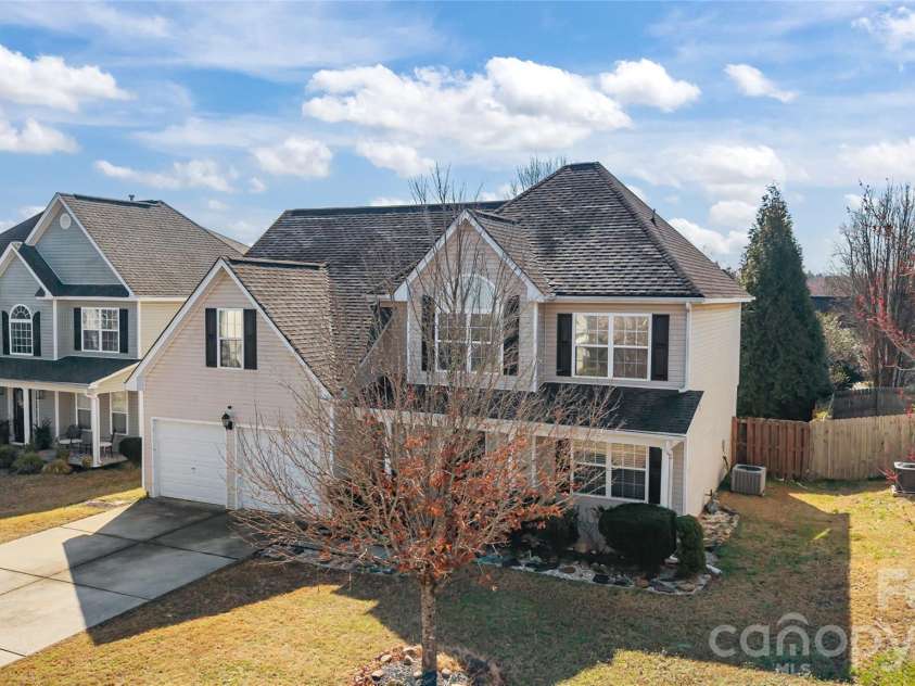 4017 Brookchase Boulevard, Fort Mill, SC 29707.  MLS# CAR4352242, YatesRealty ID 13592. 