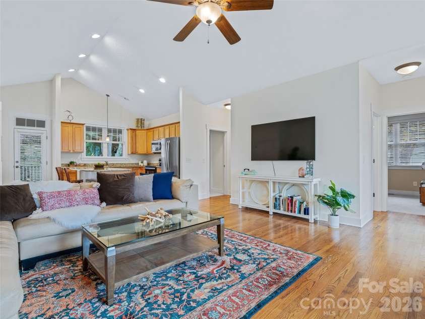 1 Craftsman Circle, Asheville, NC 28805.  MLS# CAR4320887, YatesRealty ID 13593. 