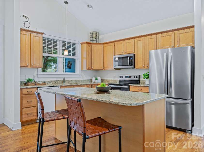 1 Craftsman Circle, Asheville, NC 28805.  MLS# CAR4320887, YatesRealty ID 13593. 