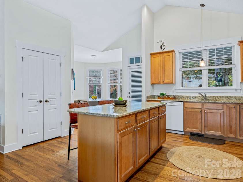 1 Craftsman Circle, Asheville, NC 28805.  MLS# CAR4320887, YatesRealty ID 13593. 