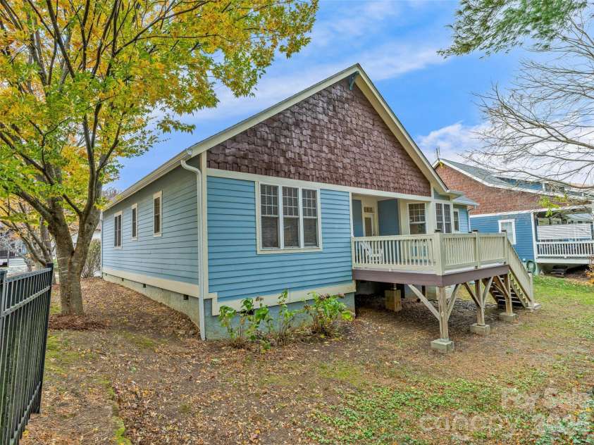 1 Craftsman Circle, Asheville, NC 28805.  MLS# CAR4320887, YatesRealty ID 13593. 
