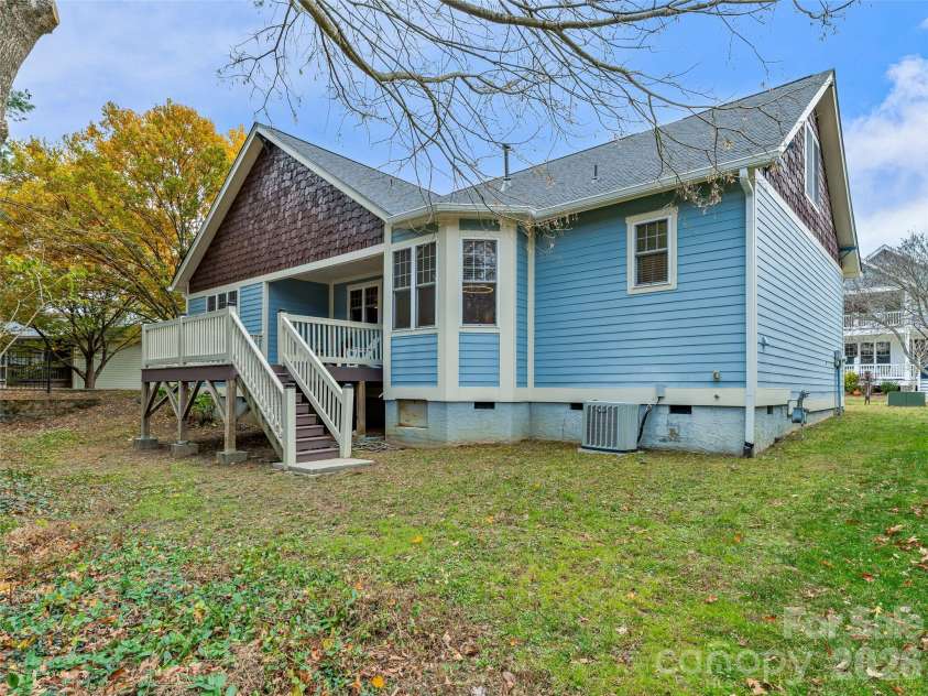1 Craftsman Circle, Asheville, NC 28805.  MLS# CAR4320887, YatesRealty ID 13593. 