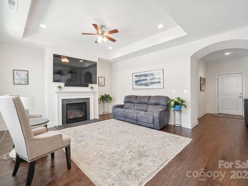 16112 Lakeside Loop Lane, Cornelius, NC 28031.  MLS# CAR4253709, YatesRealty ID 13594. Great Room features tray ceiling, crown molding, ceiling fan/light, cozy gas fireplace & hardwood floors!