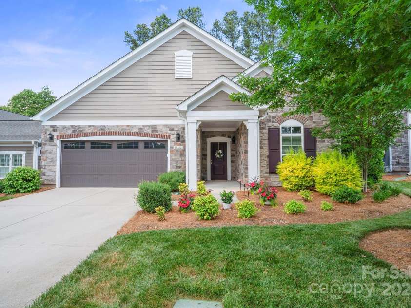 16112 Lakeside Loop Lane, Cornelius, NC 28031.  MLS# CAR4253709, YatesRealty ID 13594. Meticulously Maintained, 2 Bedroom, 2 Bath Home with 2 Car Garage & Screened Porch, located in a low maintenance community, in the heart of Cornelius!
