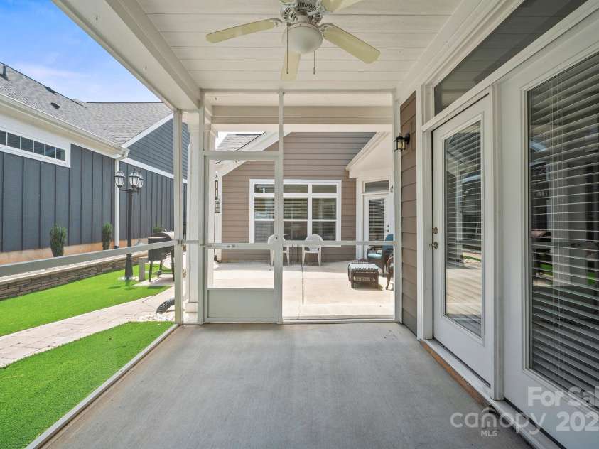 16112 Lakeside Loop Lane, Cornelius, NC 28031.  MLS# CAR4253709, YatesRealty ID 13594. Screened In Porch off Primary Suite!
