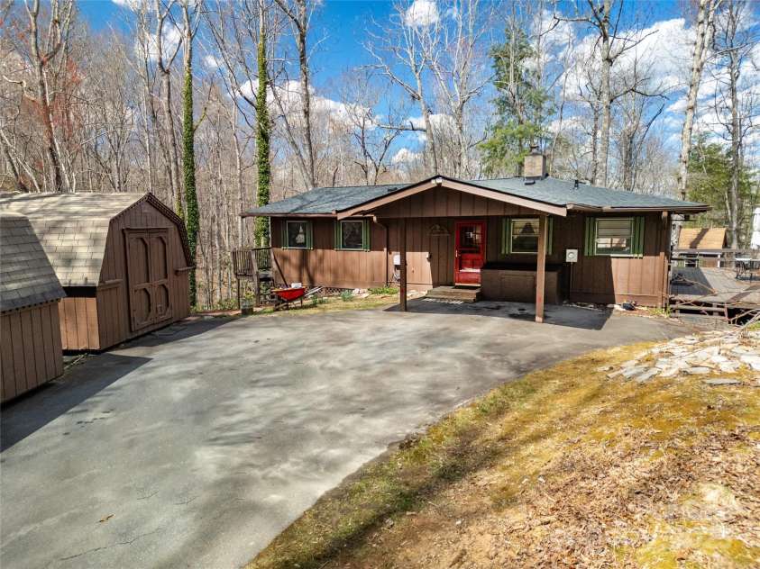 116 Woodpecker Lane, Brevard, NC 28712.  MLS# CAR4228755, YatesRealty ID 13595. 